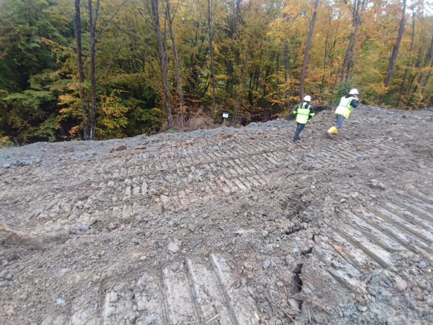 Autostrada Sibiu – Pitești: Adevărul despre incidentul de la Poiana și impactul asupra complexului turistic 1 foto autostrada sibiu pitesti ce s a intamplat de fapt la poiana cu presupusa alunecare de teren care ar fi pus in pericol un complex turistic 68efa0bbf0461