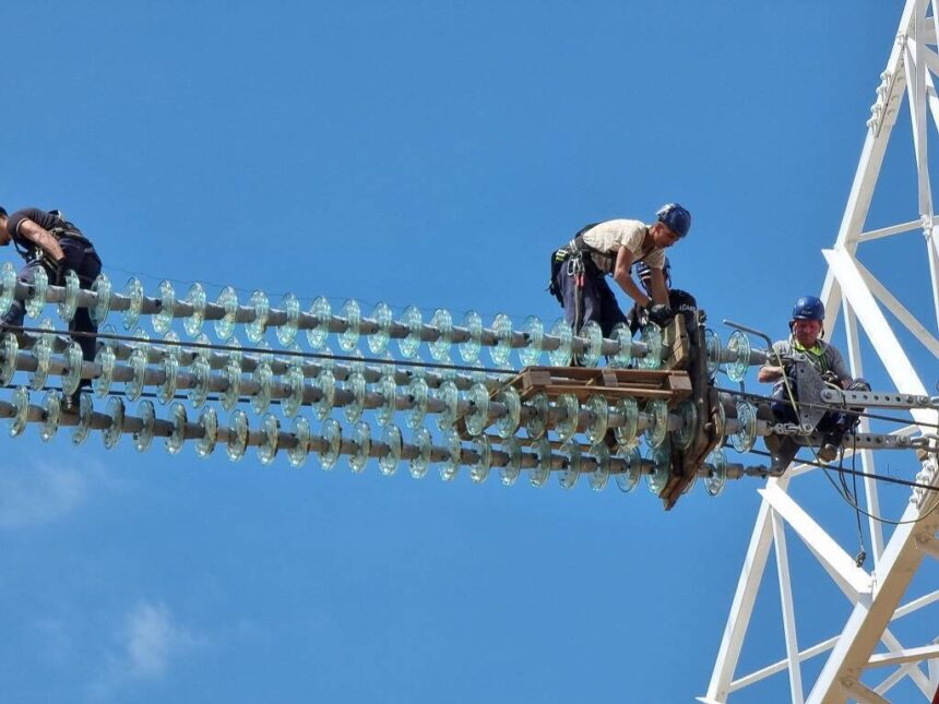 Grupul EM S.A. își declară hotărârea de a se alătura pieței AeRO a BVB, îndeplinind în prezent cerința de free float de minimum 10% 1 grup em s a isi anunta intentia ferma de a se lista pe piata aero a bvb chiar daca pana acum reuseste sa intruneasca criteriul de free float minim de 10 6903b6f691ee2