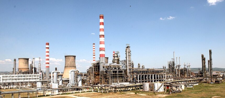 Lukoil, sub amenințarea sancțiunilor americane: rușii dețin rafinării și sute de stații de alimentare în România 1 lukoil intra sub sanctiuni americane rusii au in romania rafinarie si sute de benzinarii 68f9ee7cd5f2e