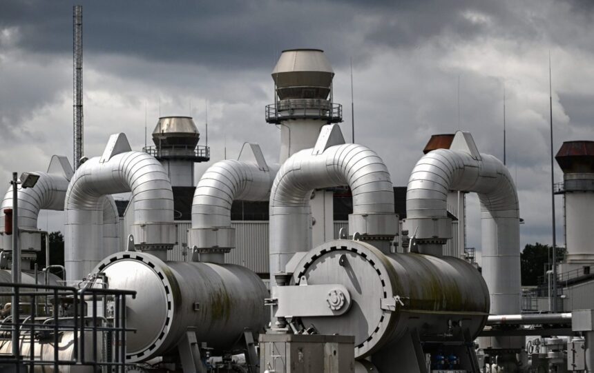 majoritatea statelor membre ue a aprobat interdictia de import al gazului rusesc pana la sfarsitul anului 2027 ungaria si slovacia s au opus 68f61a502394f