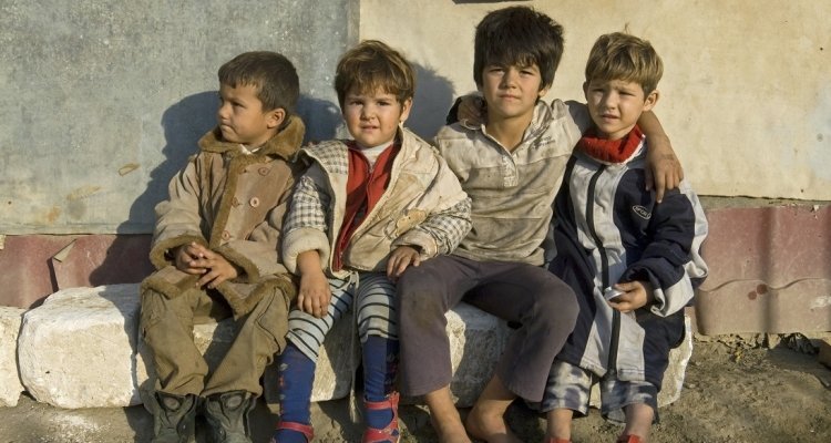 România, lider al sărăciei în Uniunea Europeană: 17% dintre români se află în dificultate, comparativ cu doar 1,8% în Slovenia - studiu 1 oficial romania este cea mai saraca tara din uniunea europeana peste 17 din populatie e afectata fata de doar 18 in slovenia raport 68e3ce69eec00