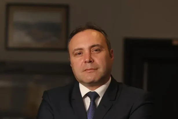 presedintele romgaz n a mai asteptat sa fie revocat si si a dat demisia din functie 6901d3ee910ea