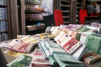 record trist datoria externa a explodat in 2025 cu un plus de 8 miliarde de euro doar in iulie si o dublare a serviciului datoriei toate datele bnr si structura imprumuturilor 68e23d9ec1c9f