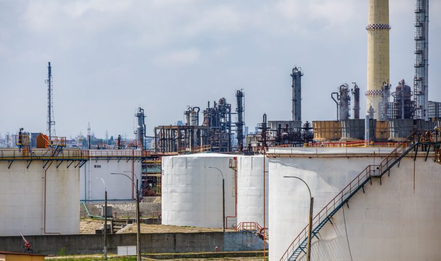 Rompetrol își intensifică eforturile de modernizare la Petromidia, finalizând renovarea a patru rezervoare de combustibil 1 rompetrol isi continua investitiile in modernizarea petromidia compania a finalizat reabilitarea a patru rezervoare pentru combustibili 68ff8a31dc0ce