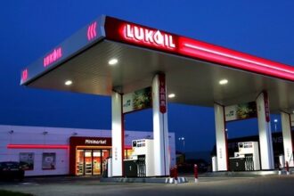 statul roman asteapta sa vada ce zice ue cu privire la sanctiunile asupra lukoil inainte sa ia vreo masura la intern rusii anunta deja ca vand operatiunile internationale unor alti rusi 690367c1c1064