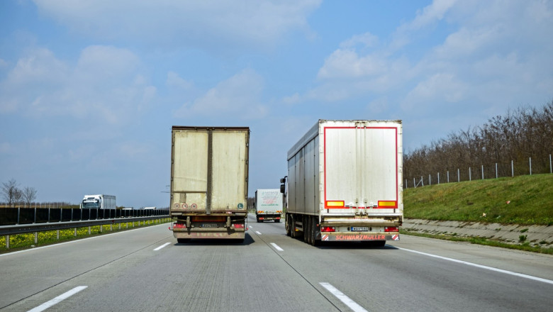 Focul pentru profit: o rețea infracțională incendia camioane cu mărfuri de lux 1 transporturi incendiate pentru despagubiri o retea organizata dadea foc la tir uri in care trebuia sa fie marfa de