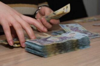 depozitele la banci ale firmelor si populatiei au crescut cu 08 in octombrie 2025 date bnr 69257eb78dbb2