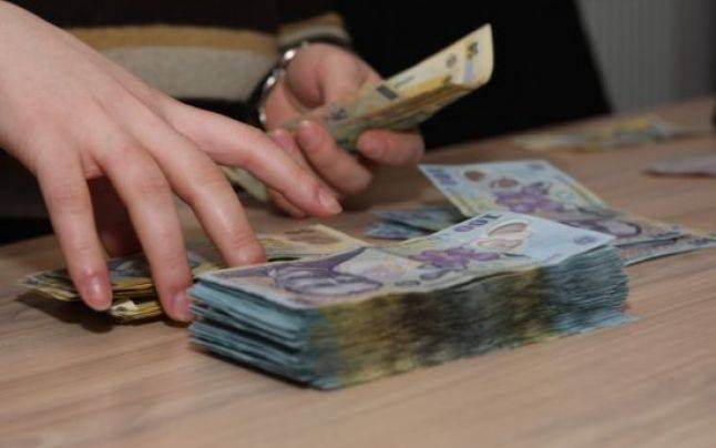 Economiile firmelor și ale populației au înregistrat o creștere de 0,8% în luna octombrie 2023, conform BNR 1 depozitele la banci ale firmelor si populatiei au crescut cu 08 in octombrie 2025 date bnr 69257eb78dbb2