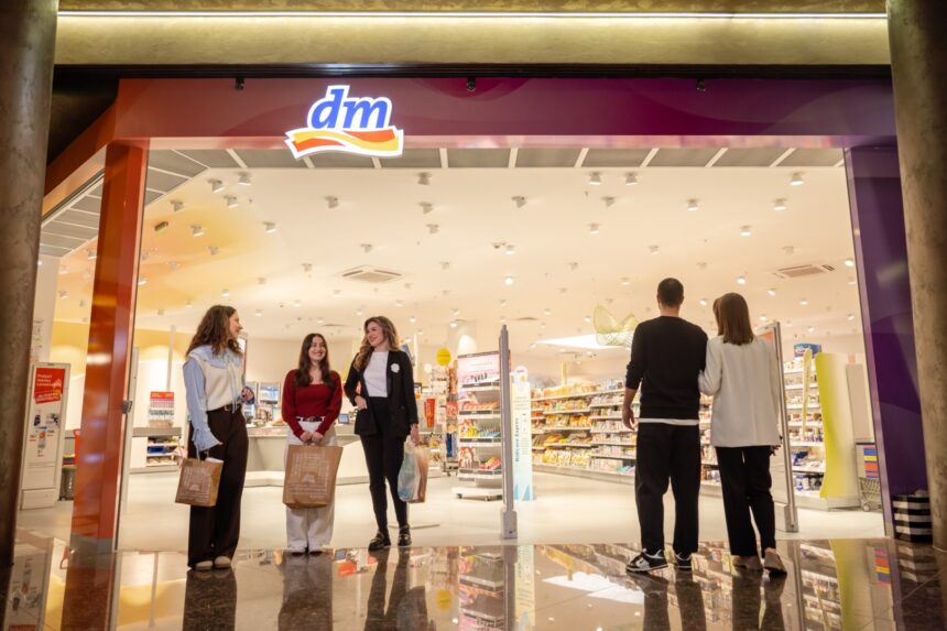 dm România: expansiune remarcabilă în 2025, grație unei investiții de 120 de milioane de lei. Rețeaua locală a atins 167 de magazine, cu 18 deschideri și 8 renovări în ultimul an 1 dm romania crestere sustinuta in 2025 dupa investitii de 120 milioane de lei reteaua din tara noastra a ajuns la 167 de magazine prin 18 deschideri noi si opt renovari in ultimul an 6915eedcacfcd