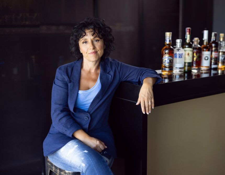 Doina Alexandru de la Pernod Ricard: „Inflația îi determină pe consumatori să caute băuturi cu o valoare percepută mai ridicată” – un dialog revelator 1 doina alexandru pernod ricard inflatia determina cumparatrorii sa caute bauturi cu o valoare pe care o percep mai mare interviu 6918e66704ff9