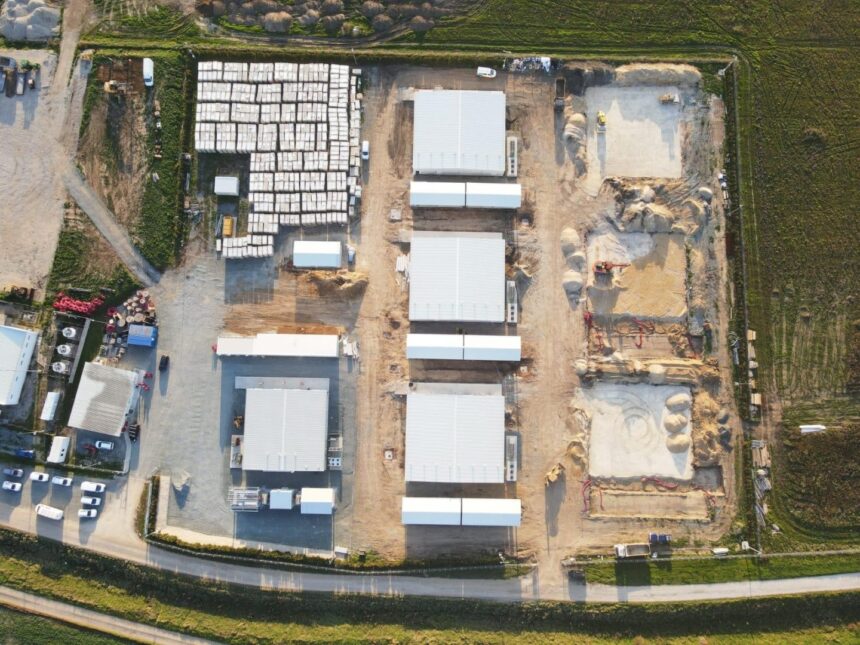 Monsson, liderul energiei eoliene condus de Emanuel Muntmark, lansează în România și Europa baterii fabricate de Prime Batteries, în apropierea Bucureștiului 1 gigantul monsson detinut de regele eolienelor emanuel muntmark instaleaza in romania si europa baterii produse de prime batteries langa bucuresti 6914402c19666