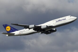 grupul german lufthansa interesat sa preia o participatie minoritara in operatorul aerian portughez tap 6920254d8c32f