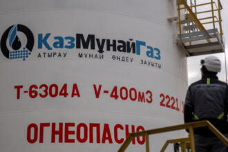 kazmunaygas proprietar al rompetrol continua sa lucreze cu lukoil in ciuda sanctiunilor impuse de sua 6909f56aaecab