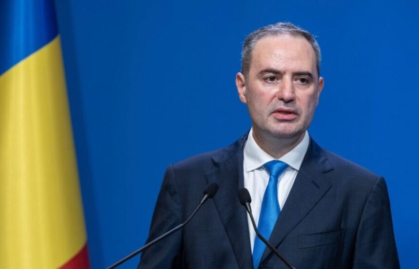 Alexandru Nazare, ministrul Finanțelor, se află în Grecia pentru un summit despre Coridorul Vertical de Energie, destinat transportului de GNL american, inclusiv prin România, către Ucraina 1 ministrul finantelor alexandru nazare in vizita in grecia pentru un summit dedicat coridorului vertical de energie care va transporta gnl american inclusiv prin romania spre ucraina 690b7f959c1db