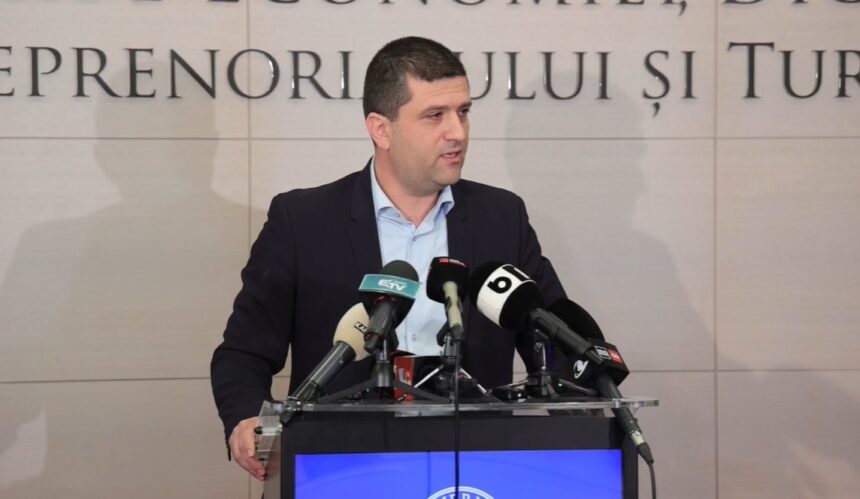 Miruță, șeful Economiei: Ne străduim să transformăm șantierul Damen într-o destinație atrăgătoare. Valoarea de lichidare atinge 87 de milioane de euro, în timp ce datoriile se ridică la 196 de milioane de euro 1 miruta ministrul economiei incercam prin safe sa facem santierul damen atragator are o valoare de lichidare de 87 mil euro si datorii de 196 mil euro 6914573311ee8