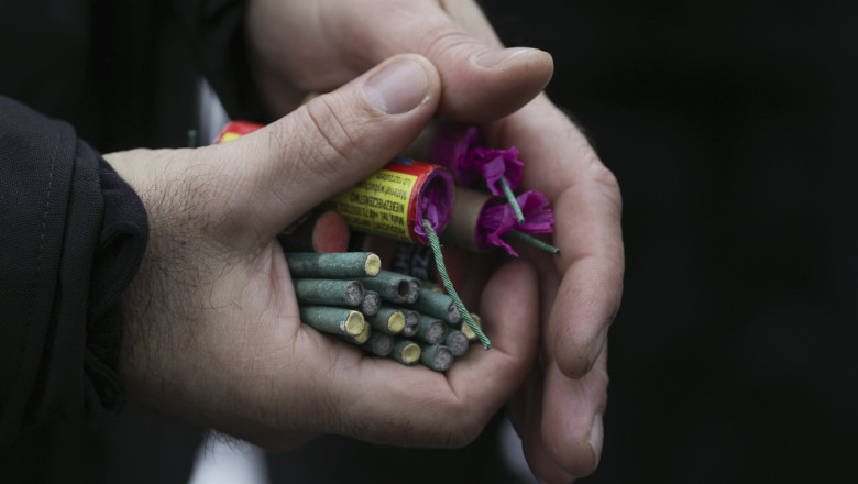 Poliția Română intensifică controalele privind petardele și artificiile, inclusiv pe platformele online și la firmele de curierat 1 politia romana a anuntat controale stricte la petarde si artificii verificari inclusiv pe internet si la firmele de curierat 692034bb57f11