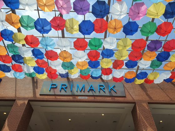 Primark își extinde prezența în România, deschizând al șaptelea magazin: care sunt noile locații 1 primark continua expansiunea in romania si pune magazinul cu numarul 7 pe harta deschiderilor unde mai apar magazine primark 691e27b69e20a