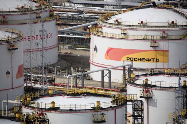 profitul rosneft a scazut cu 70 in primele noua luni pe fondul ieftinirii petrolului compania afectata si de dobanzile ridicate din rusia 692adca8ccf5d
