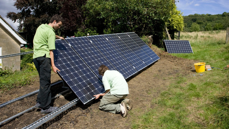 Prosumatorii, sub presiunea sistemului de compensare: ce se întâmplă cu veniturile din energia livrată în rețea 1 prosumatorii afectati de mecanismul actual de compensare ce se intampla cu banii pentru energia pe care o dau in retea 690e0d19512bc