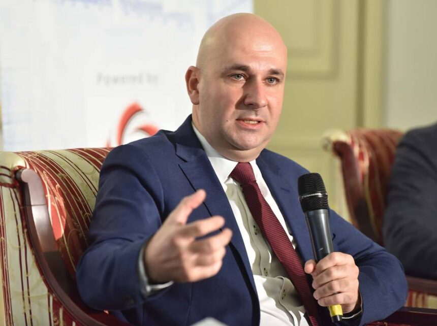 Conducerea Hidroelectrica ia măsuri de precauție pentru o sumă colosală. Care va fi costul asigurării împotriva posibilelor greșeli ale directorilor și administratorilor 1 sefii hidroelectrica vor sa se asigure pentru o suma uriasa cat va plati compania pentru acoperirea eventualelor erori ale directorilor si administratorilor 69234f399687e