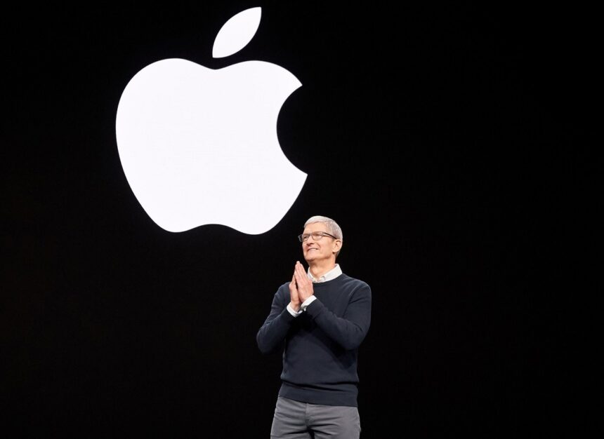 Tim Cook se pregătește să lase frâiele Apple anul viitor. Cine are cele mai mari șanse să devină liderul renumitului gigant american 1 tim cook urmeaza sa paraseasca anul viitor pozitia de ceo al apple cine e principalul favorit pentru a prelua sefia gigantului american 6918264dc8ed0