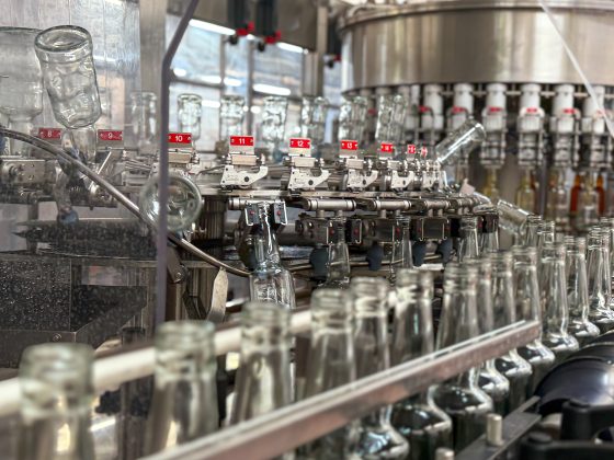 Transformare la Alexandrion: îmbuteliere automatizată după o investiție de 2 milioane de euro, cu o capacitate de producție crescută cu până la 40% 1 upgrade la alexandrion linii de imbuteliere complet robotizate dupa o investitie de 2 milioane de euro capacitatea de productie a crescut cu pana la 40 690c79ed56399