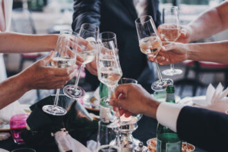 video anaf trece la controlul retelelor sociale sa caute masini de lux si poze de la saloane cu nunti sau petreceri nedeclarate 691373e419bb3