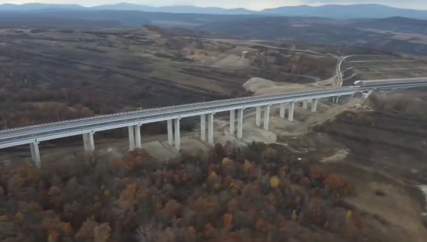 Autostrada Transilvania: UMB aproape de finalizare pe tronsonul Zimbor – Poarta Sălajului. Care este data estimată pentru deschiderea circulației 1 video autostrada transilvania umb a ajuns la un stadiu de 90 pe sectiunea zimbor poarta salajului cand va fi data in trafic 690b5748c67be