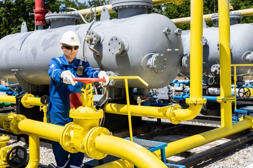 Două decenii de inovație și eficiență în gestionarea durabilă a zăcămintelor de țiței și gaze naturale 1 xp 20 de ani de inovatie eficienta si transformare sustenabila in managementul zacamintelor mature de titei si gaze 69251a98e4319