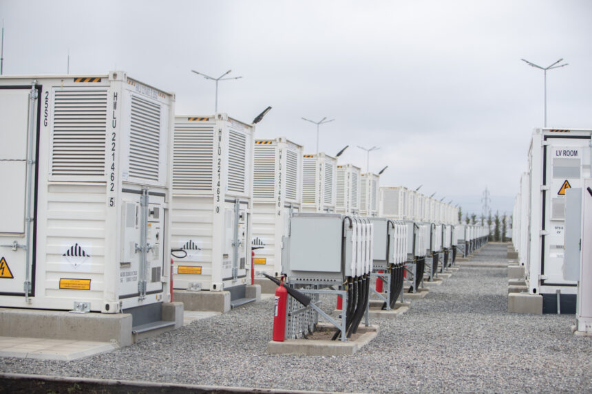 A fost deschisă cea mai mare unitate de stocare a energiei în baterii din țară 1 a fost inaugurata cea mai mare instalatie de stocare in baterii din romania 693c4e3758e91