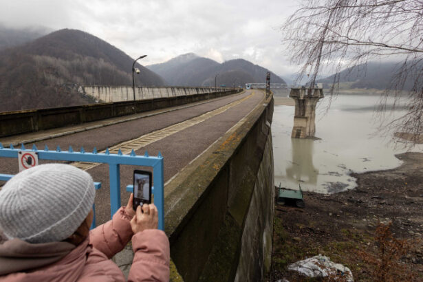 apele romane a reactionat la imaginile aparute cu barajul paltinu nu exista nicio avarie este un comportament normal de iarna 69365ce812a2c