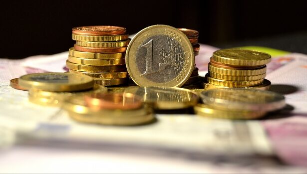 curs valutar euro bate toate recordurile in 2026 un curs de 52 lei este foarte probabil impozitul pentru marile companiiimca loveste direct in cei mai saraci romani cfa 694302eecbae1