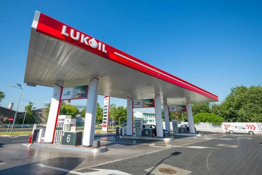 guvernul vrea sa puna sub supraveghere extinsa afacerile lukoil din romania 6939dbee77618
