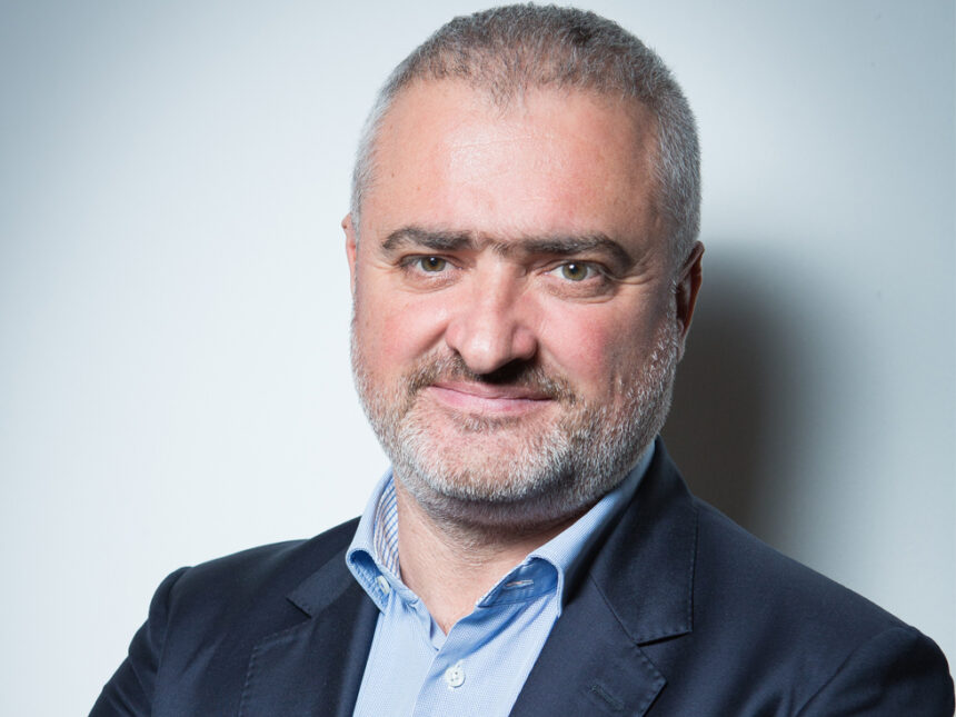 Ionuț Pătrăhău, fost vicepreședinte la Banca Transilvania, preia funcția de vicepreședinte pentru IMM-uri în directoratul Raiffeisen Bank România 1 ionut patrahau fost vicepresedinte banca transilvania este noul vicepresedinte imm in cadrul directoratului raiffeisen bank romania 693a739106f8e