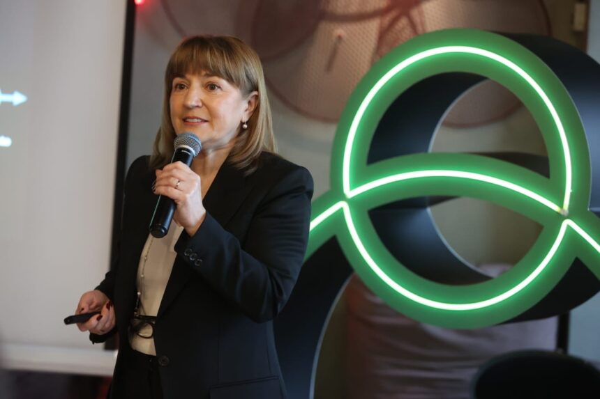 Cât de mult investesc românii în divertisment și călătorii: analiza cheltuielilor pentru jocuri, cafenele și bilete de avion 1 la ce valori ajung cele mai mari investitii personale si cele mai incasari ale clientilor business ai salt bank cat cheltuie romanii pe gaming in cafenele sau pe biletele de avion 69399281ae86d