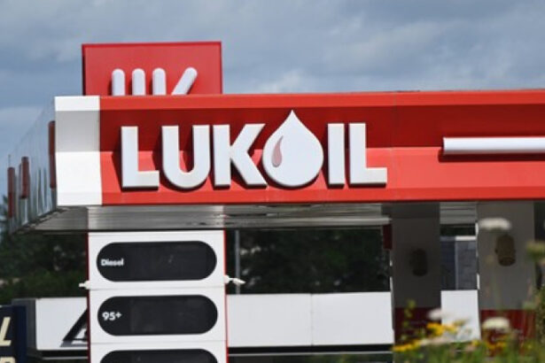 oana toiu benzinariile lukoil pot functiona legal pana in aprilie 2026 69328b4a76d9b