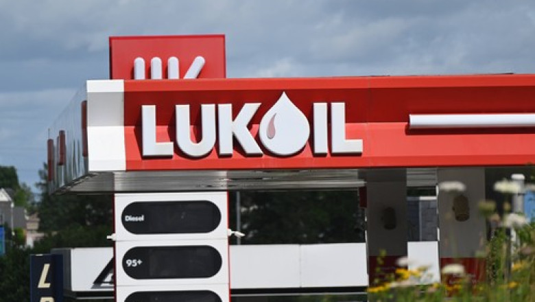 Oana Țoiu: Stațiile Lukoil își pot continua activitatea în mod legal până în aprilie 2026 1 oana toiu benzinariile lukoil pot functiona legal pana in aprilie 2026 69328b4a76d9b