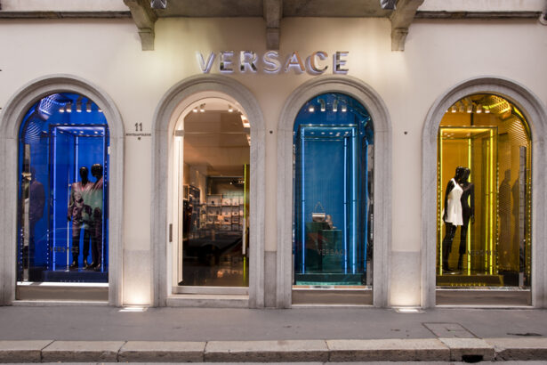 prada a preluat versace printr o tranzactie in numerar de aproape 14 miliarde de dolari 69300fdc62af2