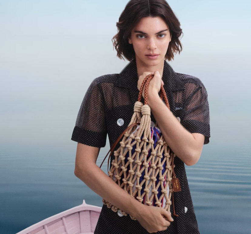 Prada investește aproape 1,4 miliarde de dolari în preluarea Versace 1 prada plateste aproape 14 miliarde dolari pentru achizitionarea versace 693014c292b07