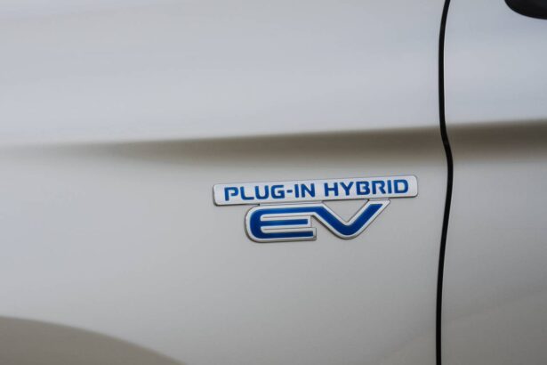 proprietarii de masini hibride vor plati in 2026 un impozit si de 1 000 de lei mult mai mare decat s a stabilit initial consultant fiscal 69490b5fddaee