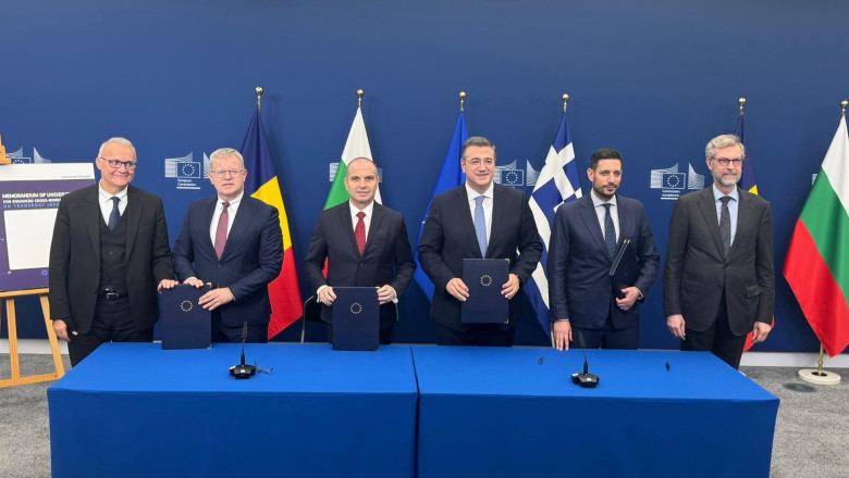 România își va construi trei poduri noi peste Dunăre; acordul semnat cu Bulgaria și Grecia este un pas esențial pentru dezvoltarea coridorului logistic 1 romania va avea trei noi poduri peste dunare memorandumul cu bulgaria si grecia pas decisiv pentru coridorul logistic 6931a3420d37a