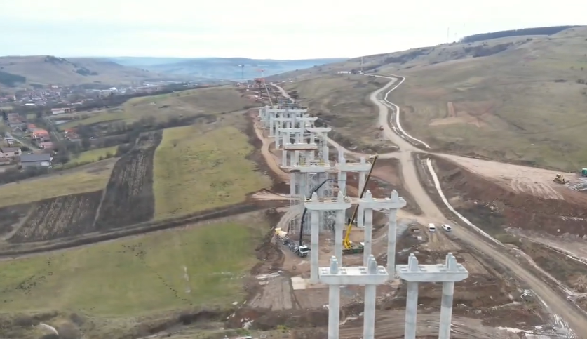 Autostrada Transilvania: Ozaltin finalizează montajul grinzilor la viaductul Topa Mică 1 video autostrada transilvania ozaltin monteaza grinzile la viaductul topa mica 69398c410ec79