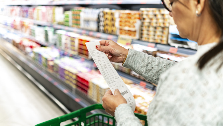video de sarbatori romanii nu prea se uita la bani cat ajunge sa cheltuie in medie o familie in luna decembrie cumperi ce iti permiti 693fcd84a229e