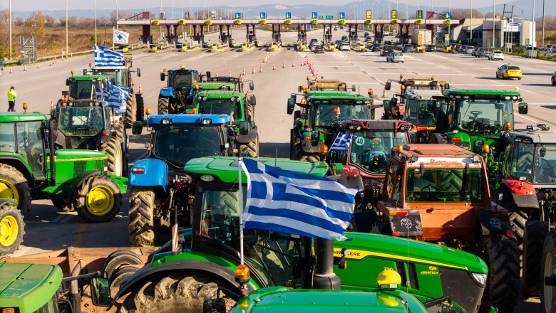 Grecia în criză: fermierii pregătesc proteste de amploare pe autostrăzi 1 negocieri blocate in grecia fermierii ameninta cu extinderea protestelor pe autostrazi 695f8d554027d