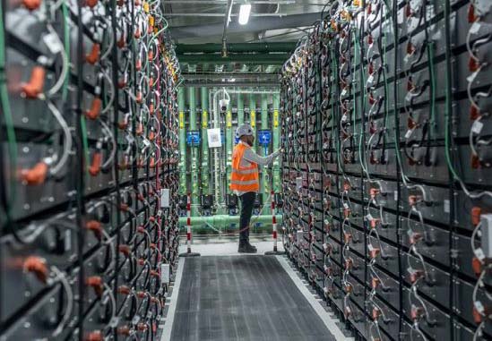 o romanca bogata si celebra s a implicat in stocarea de energie electrica in romania a pus o baterie in dobrogea 695abebeefa0a