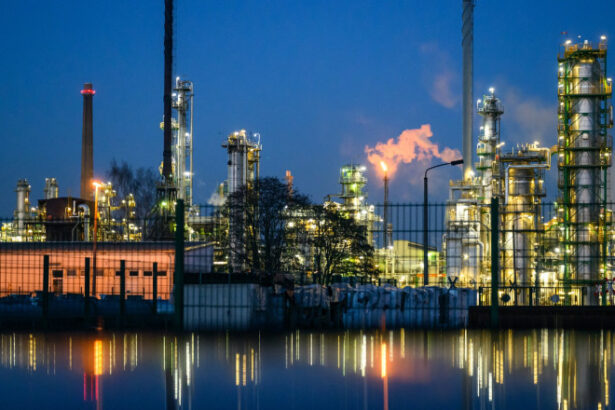 rafinaria sovietica ostatica a geopoliticii europene si motivul pentru care berlinul nu si permite sa o piarda 697afb0e59341