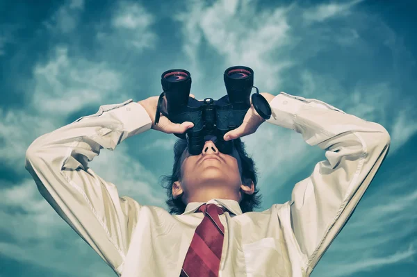 Perspectiva liderilor de afaceri pentru 2026: Numai 30% dintre CEO-uri anticipează creșteri ale veniturilor în anii următori 1 sentimentul sefilor de companii pentru 2026 doar 30 dintre ceo cred ca vor avea venituri mai mari in 2026 pwc global ceo survey 2026 696f8a4e9ba76