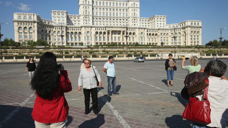 Orașele din România își vor taxa vizitatorii începând cu 1 ianuarie 2026. Ce sume vor aduna primăriile 1 tot mai multe orase din romania au introdus taxe pentru turisti de la 1 ianuarie 2026 cati bani vor incasa primariile 696114d9cdf3e