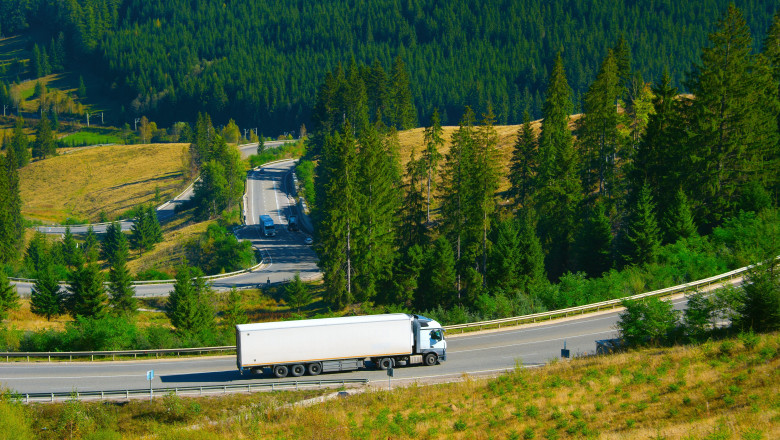 Creșterea cu 1,5% a transportului rutier de mărfuri în primele nouă luni din 2025: peste 80% din volumul total a fost realizat pe plan intern 1 transportul rutier de marfuri a crescut cu 15 in primele noua luni din 2025 peste 80 din volume fiind transportate intern 695d190569f06