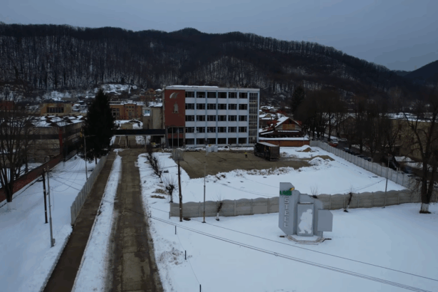 umbrarescu readuce treptat la viata combinatul otelu rosu una dintre cele mai vechi fabrici din romania a ajuns la casa alba fosta cladire administrativa video 6973e6b904b49